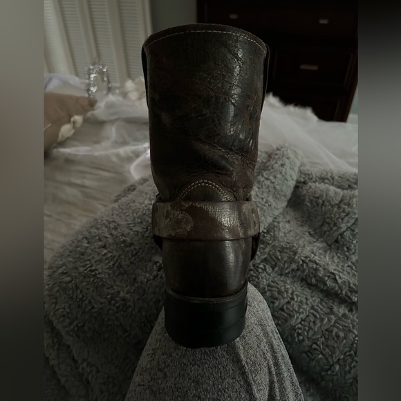 Men’s Size 11 Frye Distressed Brown Harness Boots in Great Condition. main image 6